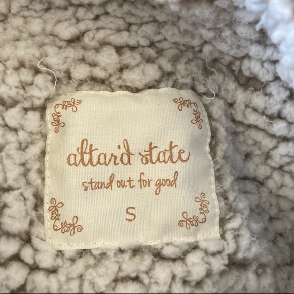 Altar’d State Sherpa polyester fleece 1/4 zip pullover. EUC - Picture 2 of 4
